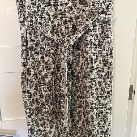 Black and white slim fit maxi dress with front tie - Picture 2 of 5